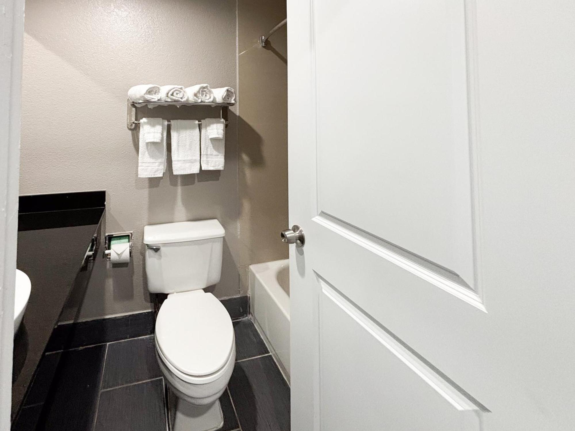 Deluxe Quadruple Room - Non-Smoking